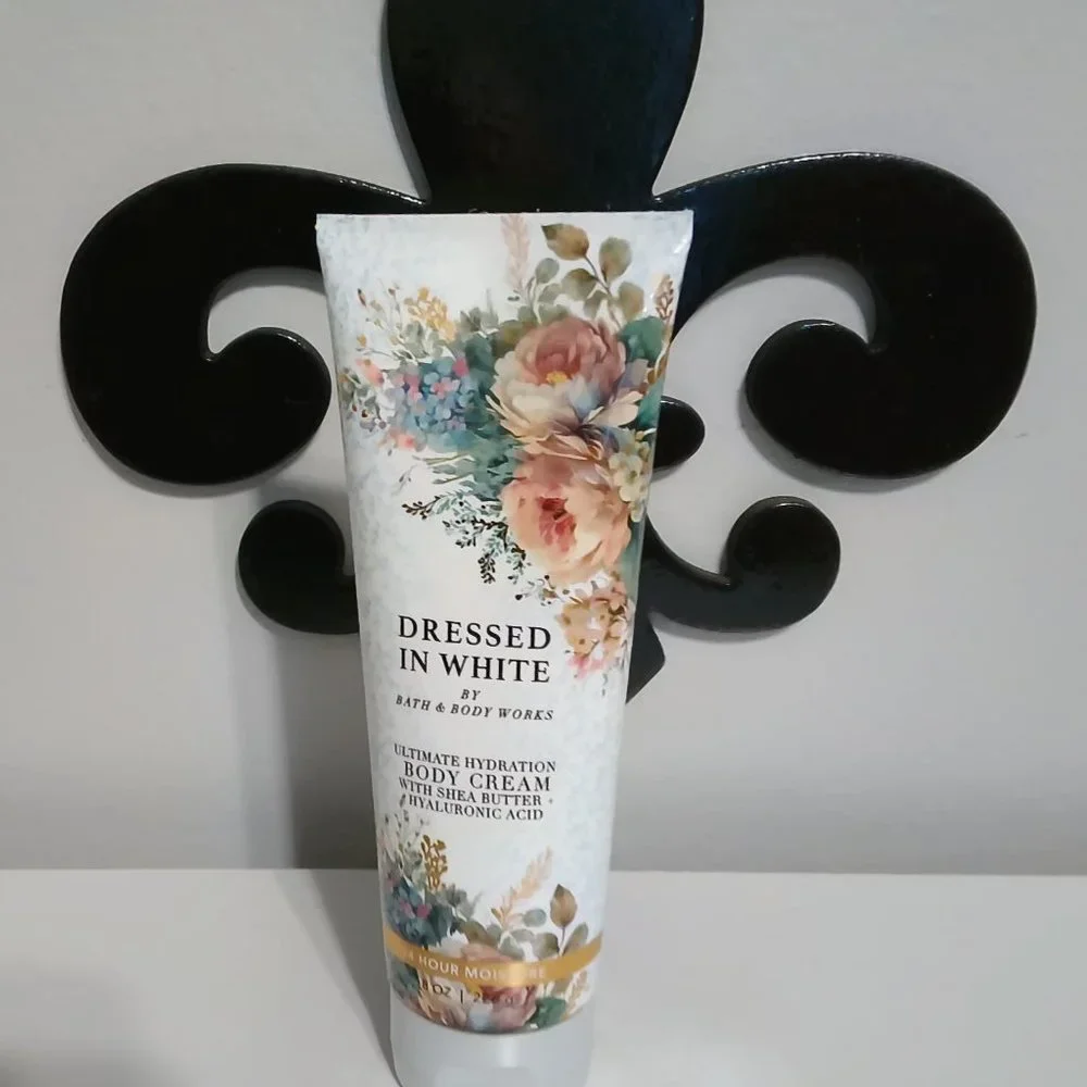 Bath and body works Dressed in White - Picture 2 of 3